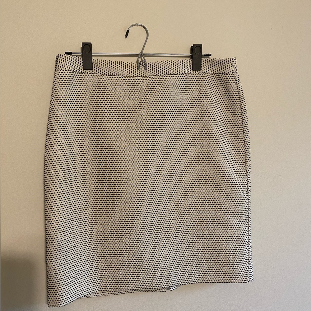 LOFT black and white pencil skirt - size 6